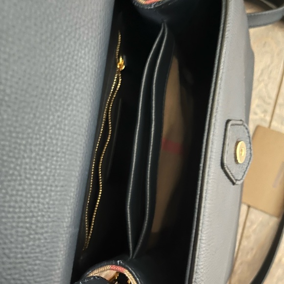 Burberry Camberley small leather shoulder bag - Picture 6 of 9